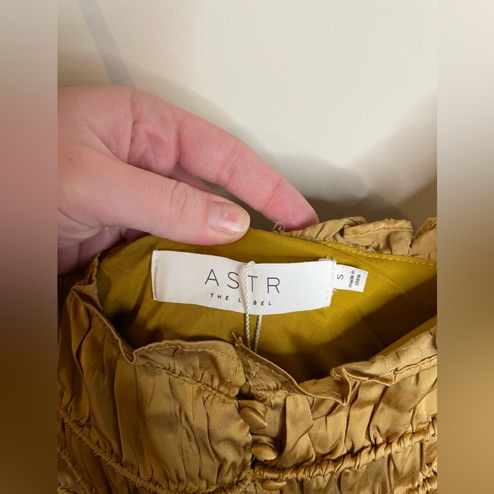 NWT ASTR The Label Zola Smocked Midi Dress in Antique Gold - Picture 2 of 12